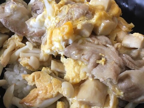 豚と２種のきのこの卵とじ丼